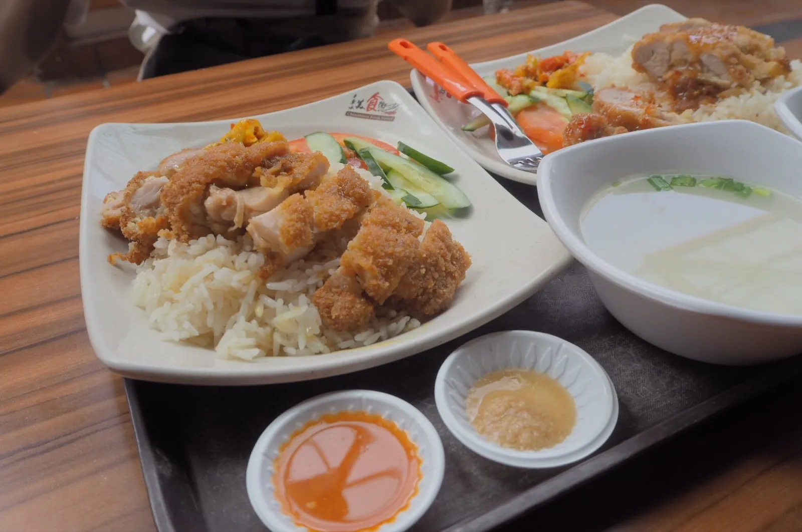 チャイナタウン・フードストリートで食べたチキンライスのセット