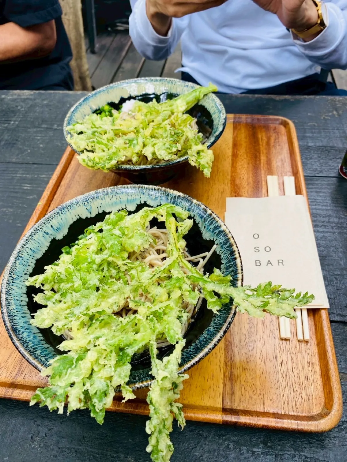OSOBARの季節の天ぷらをのせた信州そば