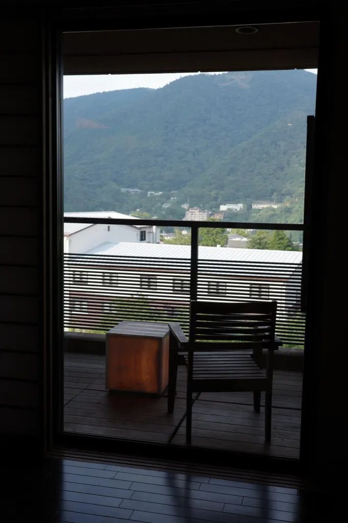 季の湯 雪月花の客室から望む箱根強羅の山並み