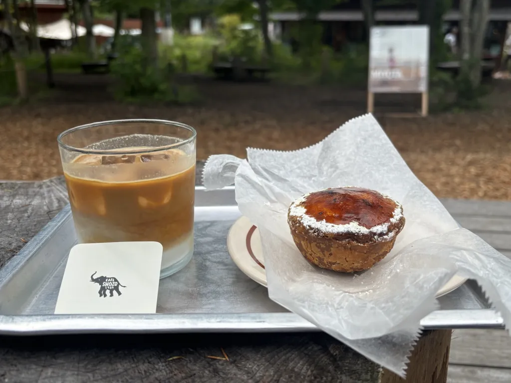 SHOZO COFFEEのアイスカフェオレと名物ピュイダムール