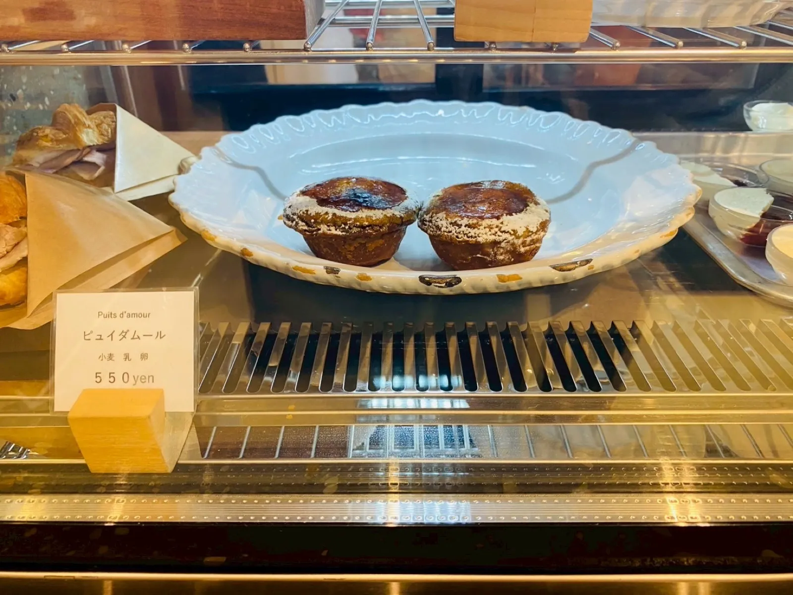 SHOZO COFFEEのショーケースに並ぶ名物ピュイダムール