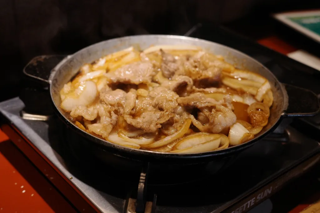 十和田バラ焼き大衆食堂 司で焼き上がった牛バラ焼き