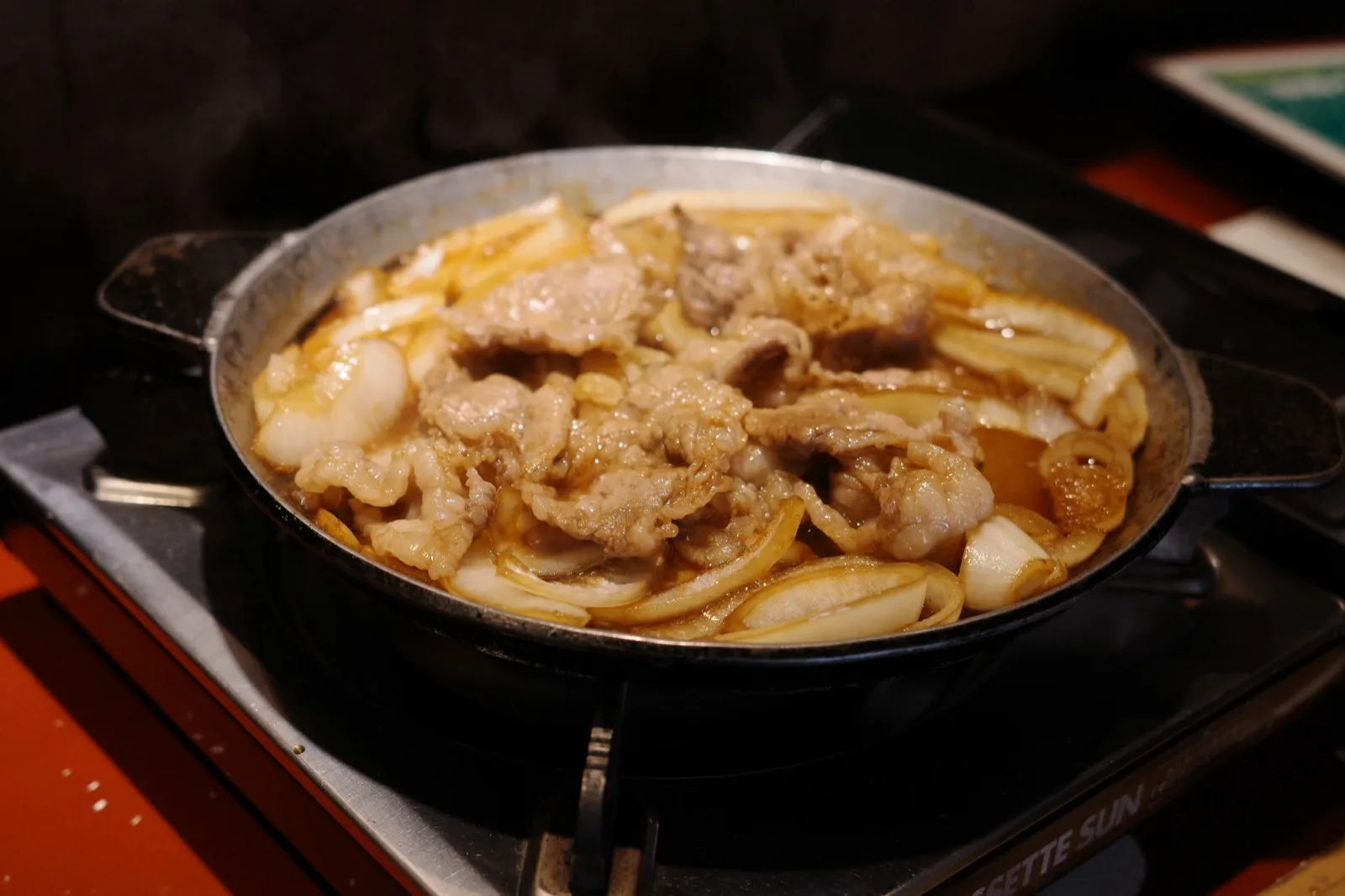 十和田バラ焼き大衆食堂 司で焼き上がった牛バラ焼き