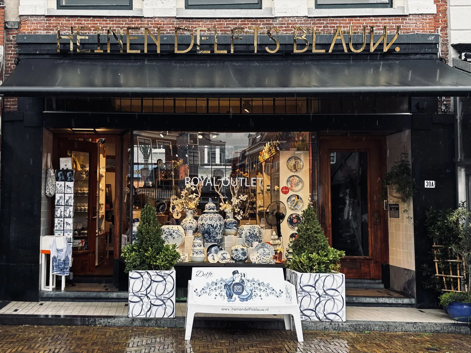 デルフトの Heinen Delfts Blauw の店の外観