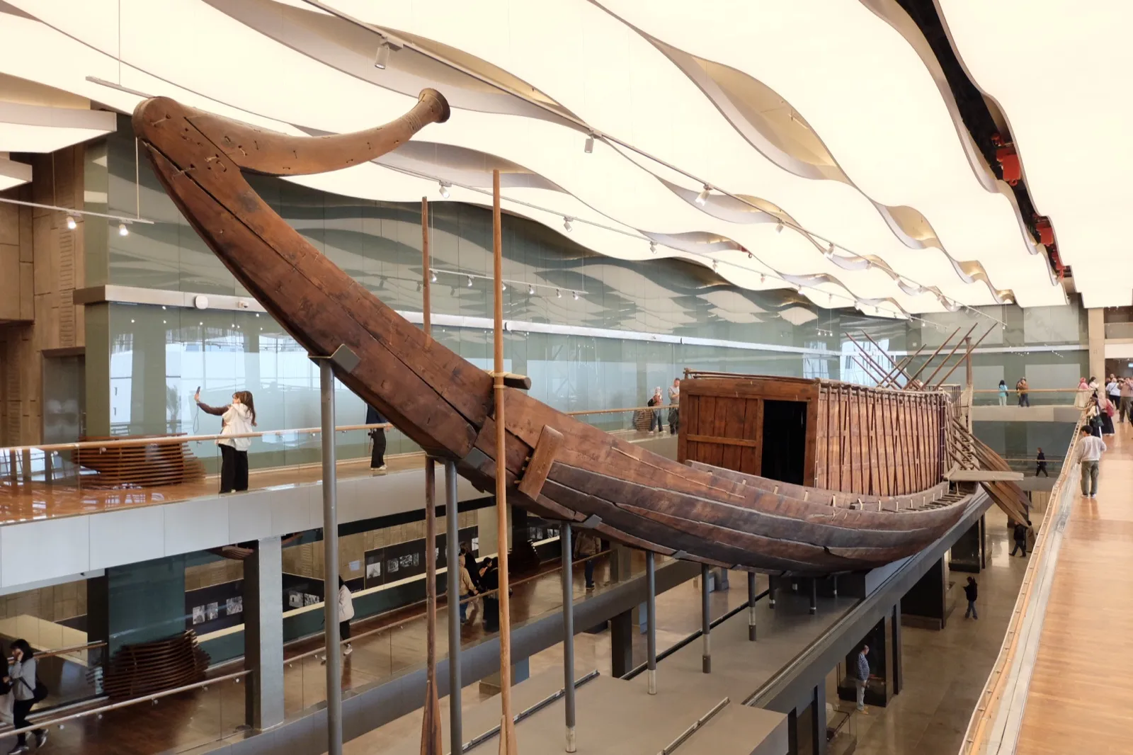 大エジプト博物館に展示されたクフ王の船