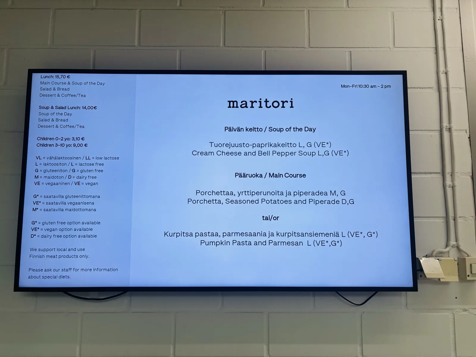 マリトリのメニューと料金を表示したモニター