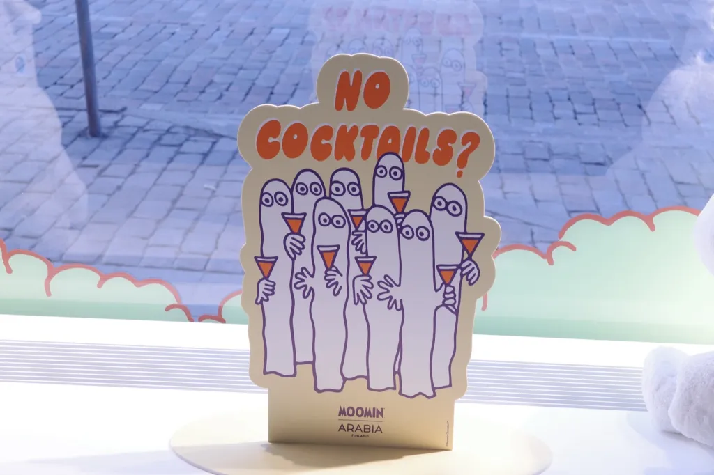 ニョロニョロの絵が入ったポップと MOOMIN ARABIA の商品