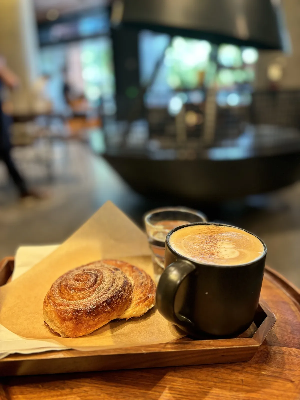 Starbucks Reserve SODO のラテとシナモンロール